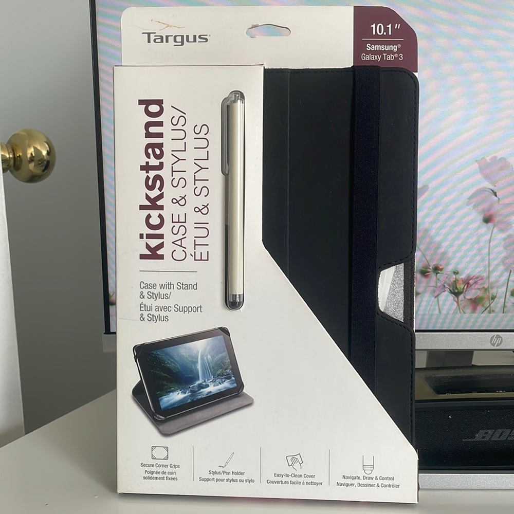 Brand New ✨Samsung Galaxy Tab 3 Kickstand Case + Stylus